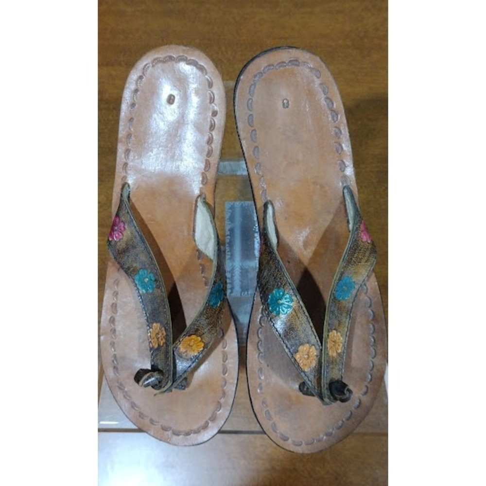 Hand Tooled Leather‎ Thong Sandals, Brown Multi, Size 8
